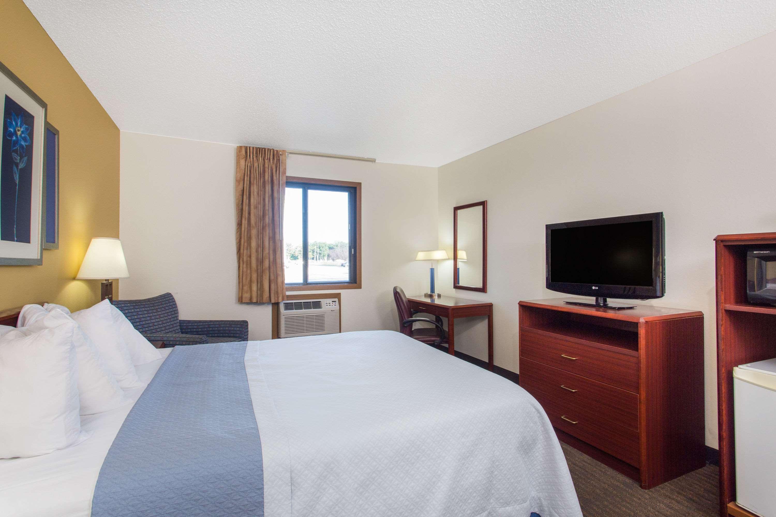 Days Inn By Wyndham Austin Exterior photo