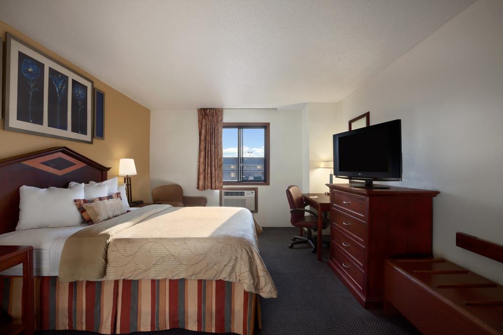 Days Inn By Wyndham Austin Room photo