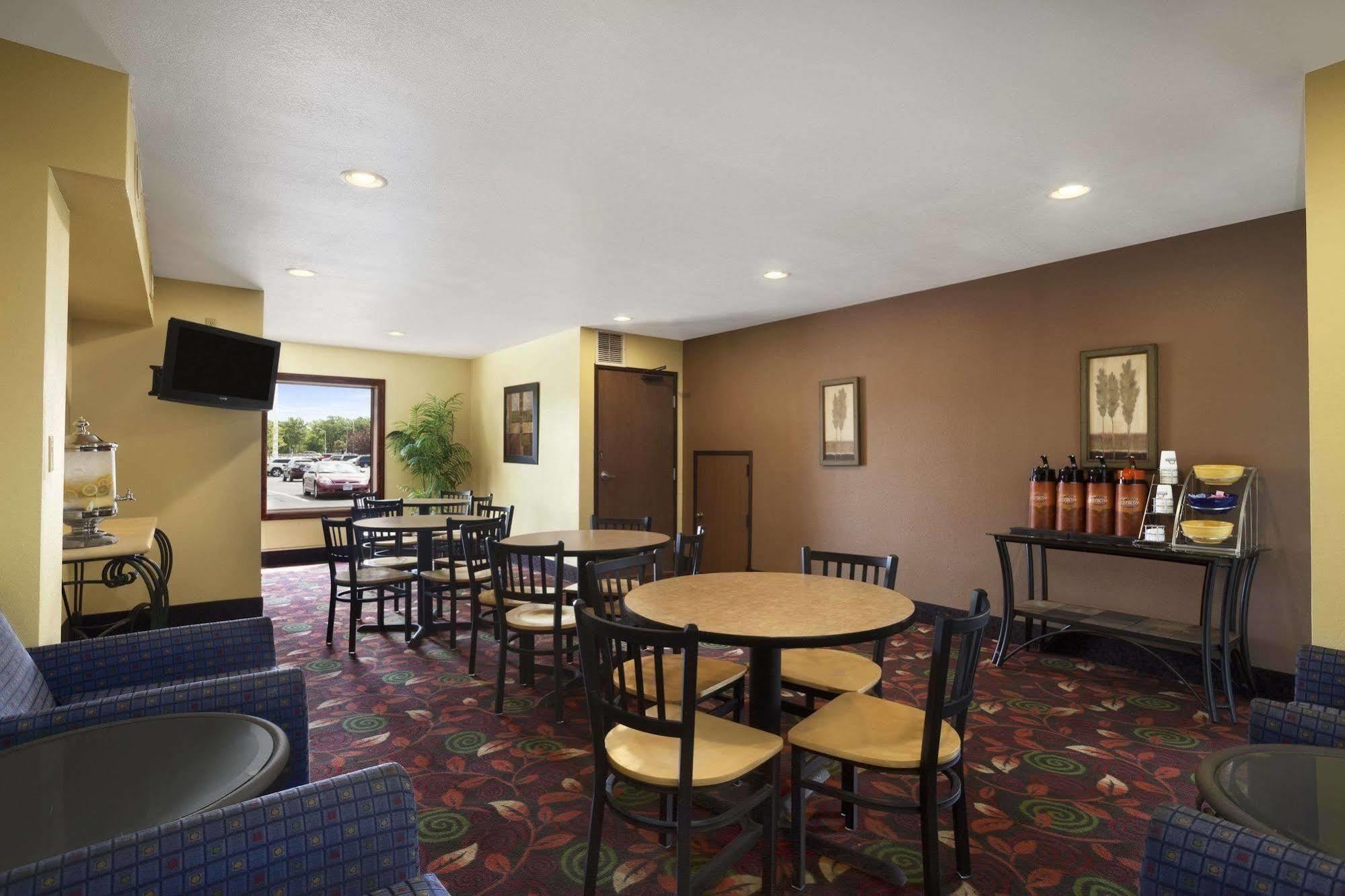 Days Inn By Wyndham Austin Exterior photo